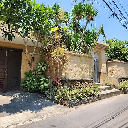 Villa Nesanur - Comfortable & Spacious Beachside Sanur Exterior photo
