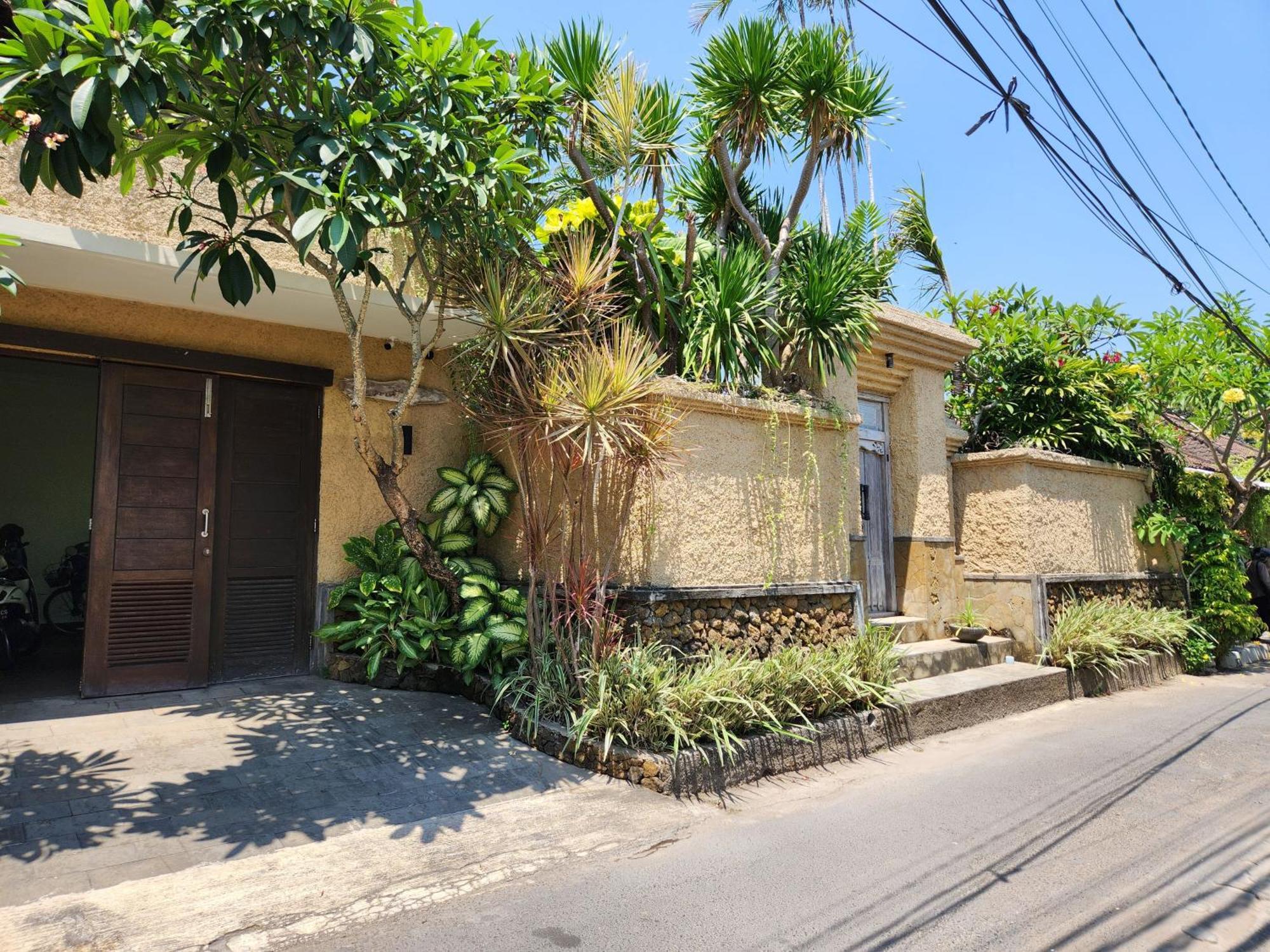 Villa Nesanur - Comfortable & Spacious Beachside Sanur Exterior photo