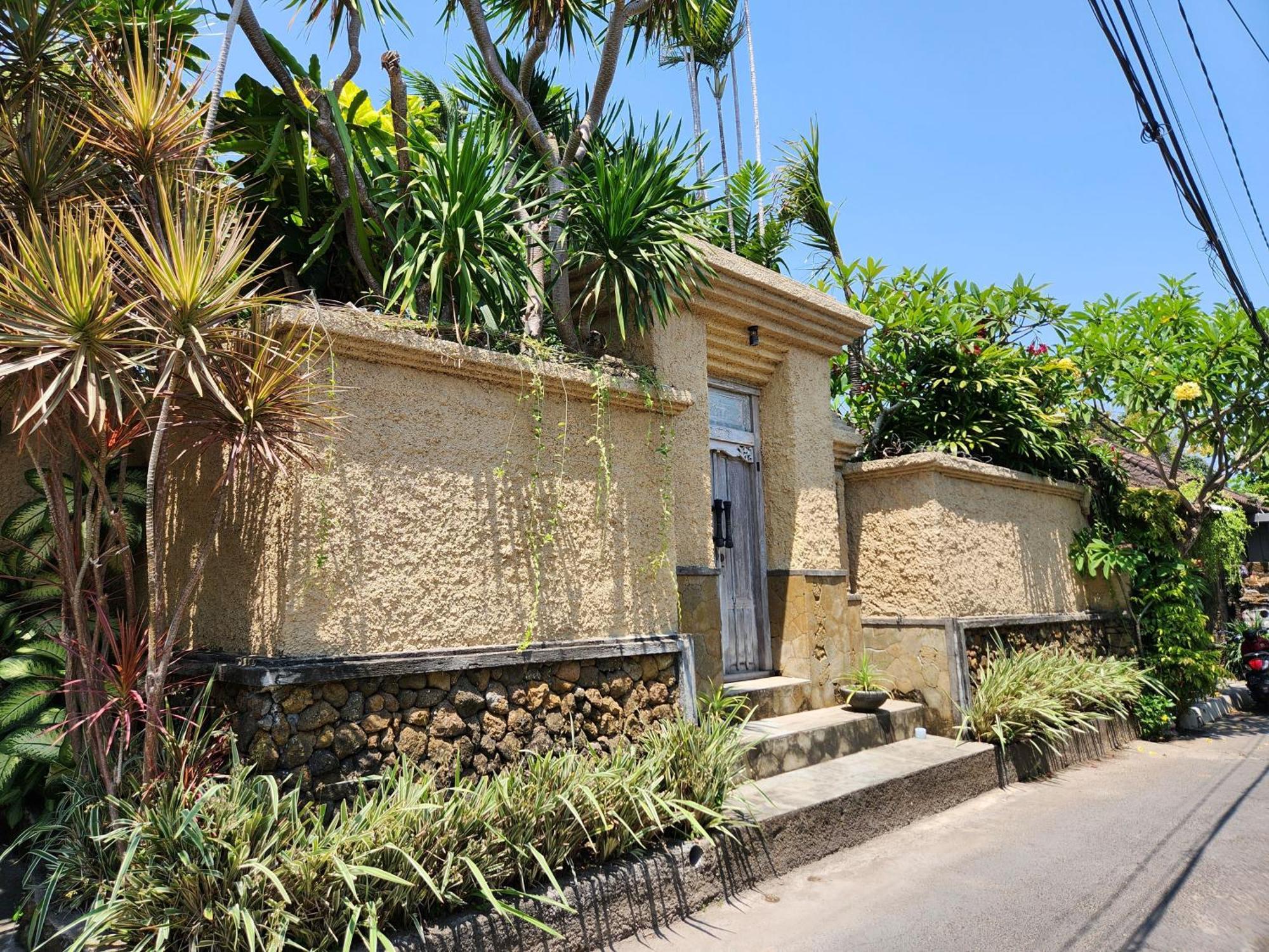 Villa Nesanur - Comfortable & Spacious Beachside Sanur Exterior photo